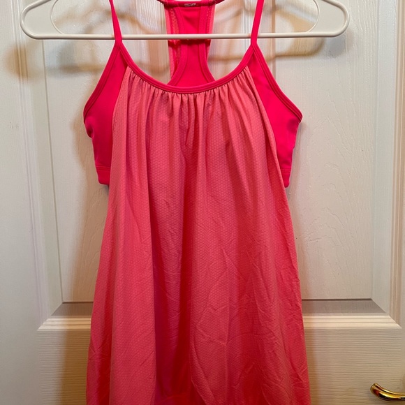 Lululemon tank top with built in bra, in beautiful excellent condition - Picture 1 of 3